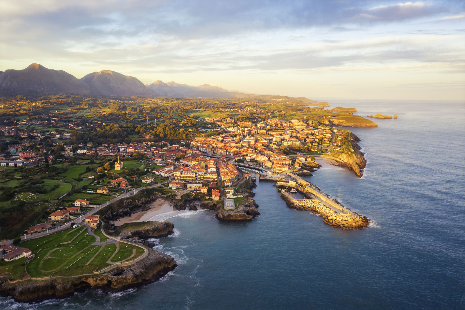 Apartamentos Llanes & Golf, apartment accommodation in Llanes on the Camino del Norte