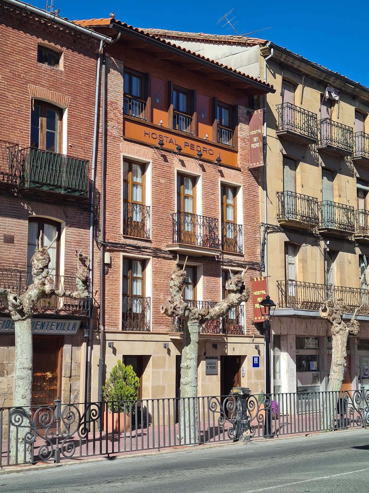 Hostal Rey Pedro I, guesthouse accommodation in Santo Domingo de la Calzada on the Camino Frances