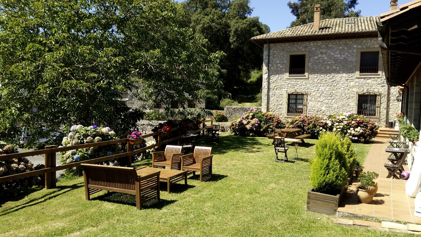 Hotel Rural Ovio, hotel accommodation in Nueva on the Camino del Norte