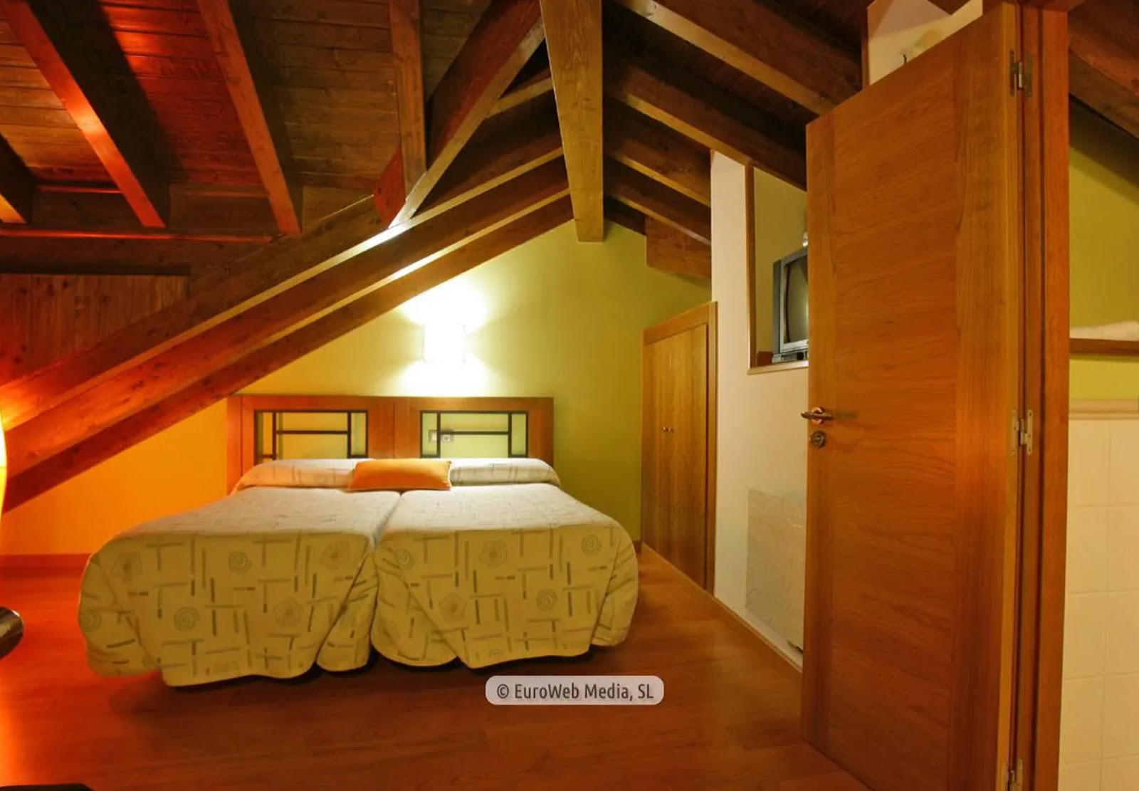 Apartamentos Santana, apartment accommodation in Llanes on the Camino del Norte