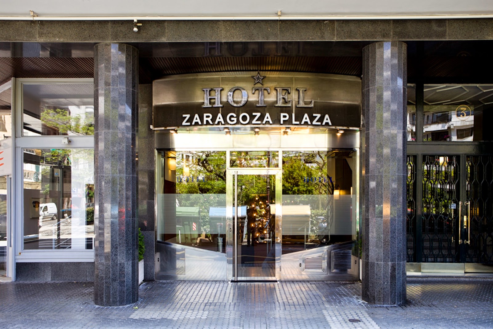 Zaragoza Plaza, hotel accommodation in San Sebastian on the Camino del Norte