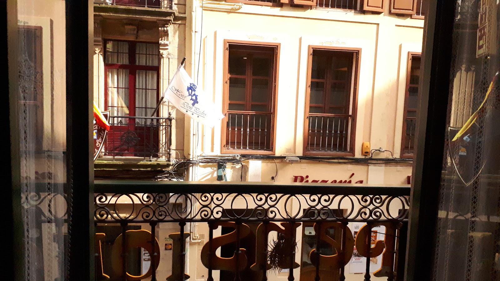 Pensión La Fruta, guesthouse accommodation in Avilés on the Camino del Norte