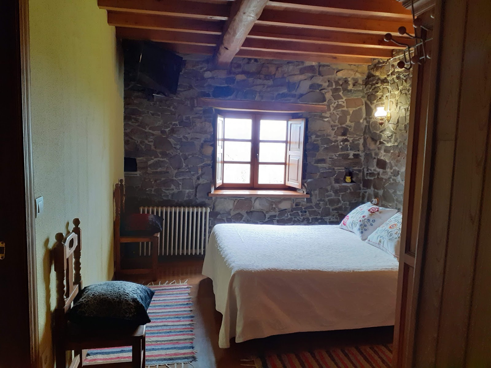 Casa de aldea y apartamentos La Paredana, agroturismo 4 llaves photo 4, apartment accommodation in Almuña on the Camino del Norte