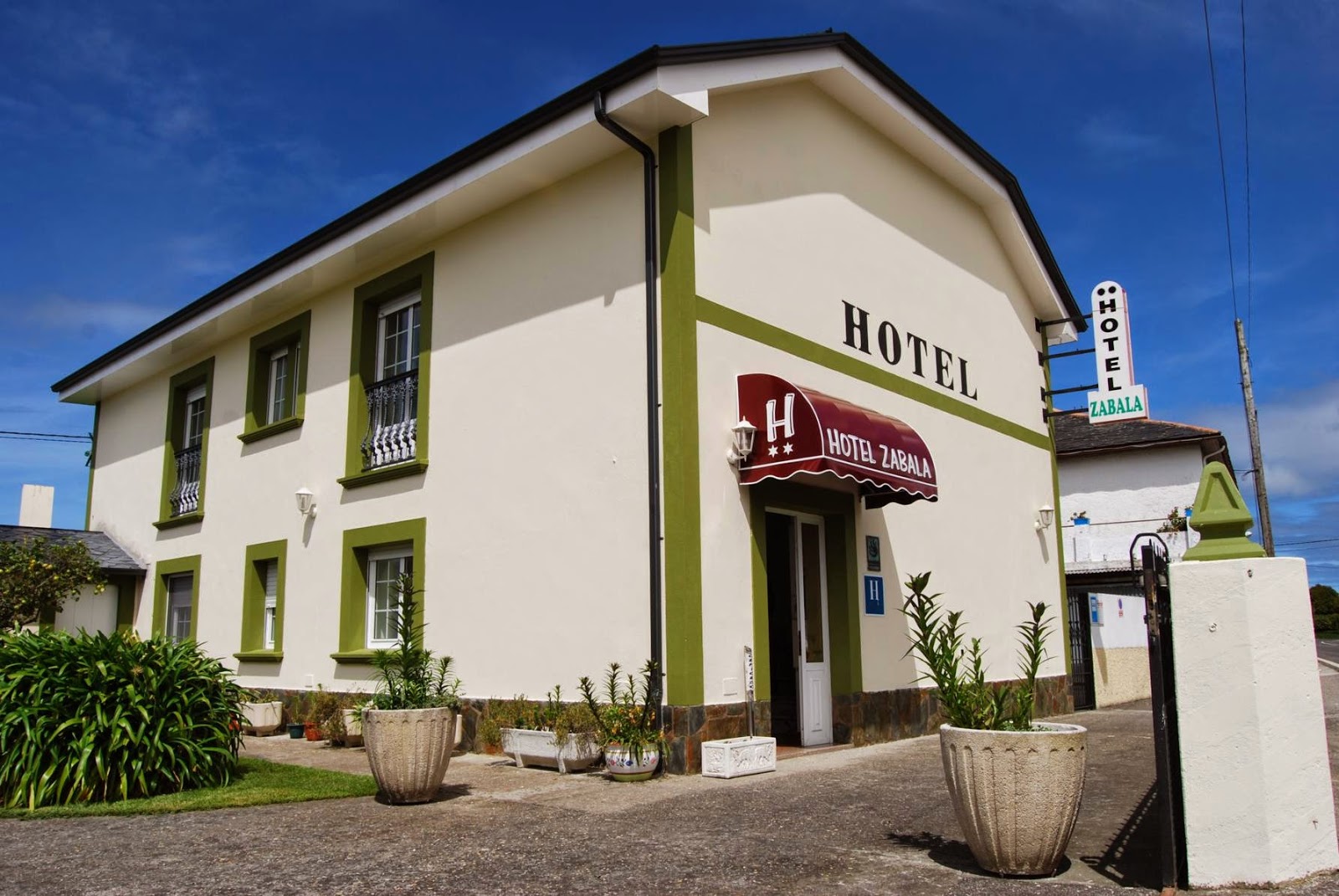 Luarca Zabala, hotel accommodation in Almuña on the Camino del Norte