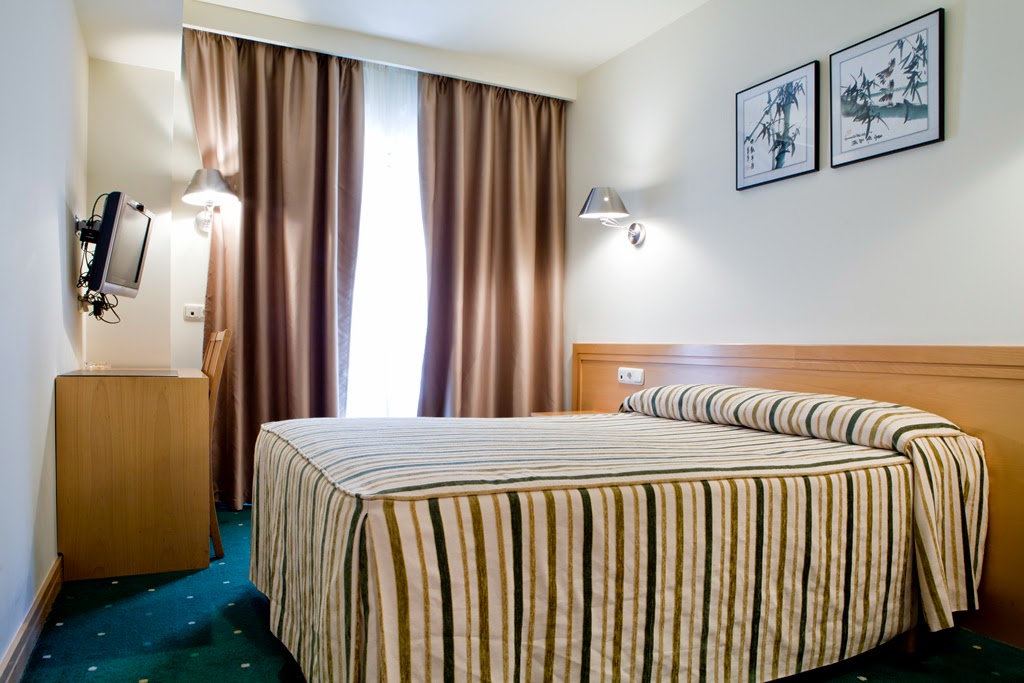 Zaragoza Plaza photo 2, hotel accommodation in San Sebastian on the Camino del Norte
