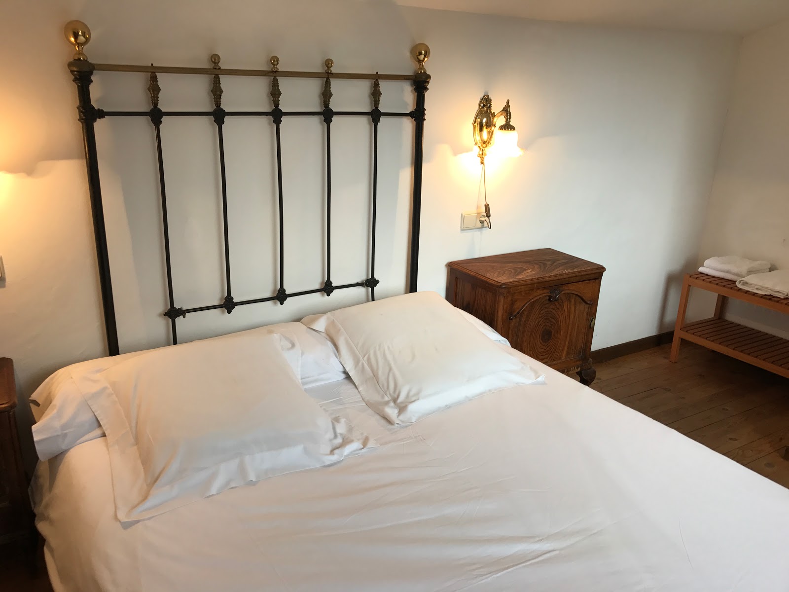 Hotel Rural Casa Del Reloj photo 2, accommodation listing in Molinaseca on the Camino Frances
