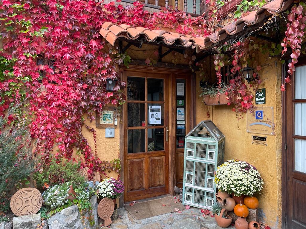 Posada la llosa de Somo, hotel accommodation in Somo on the Camino del Norte