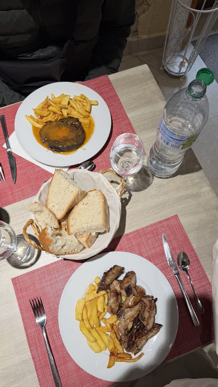 HOSTAL RESTAURANTE LA SENDA photo 10, guesthouse accommodation in Camponaraya on the Camino Frances
