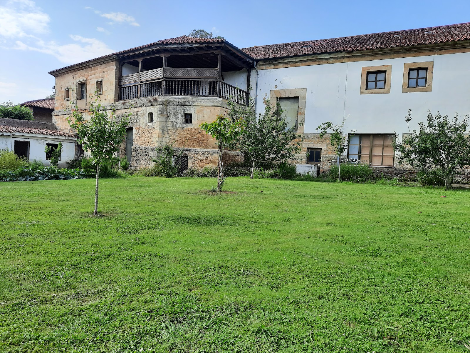 Albergue Municipal de peregrinos Jesús Otero photo 8, albergue accommodation in Santillana del Mar on the Camino del Norte