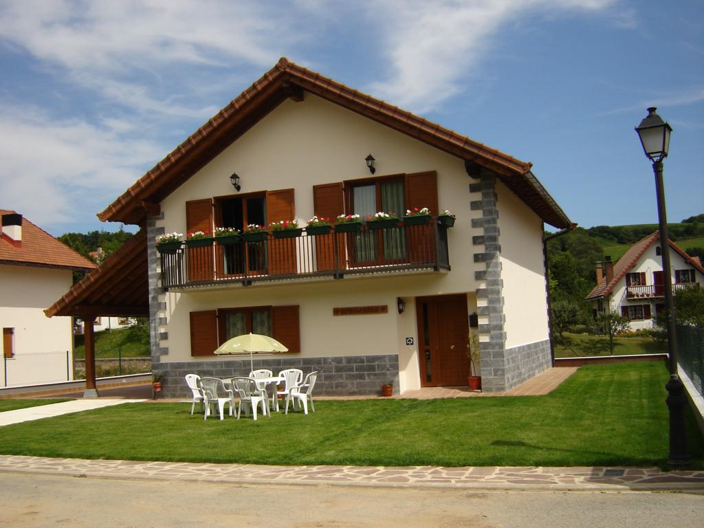 Irugoienea, accommodation listing in Espinal on the Camino Frances