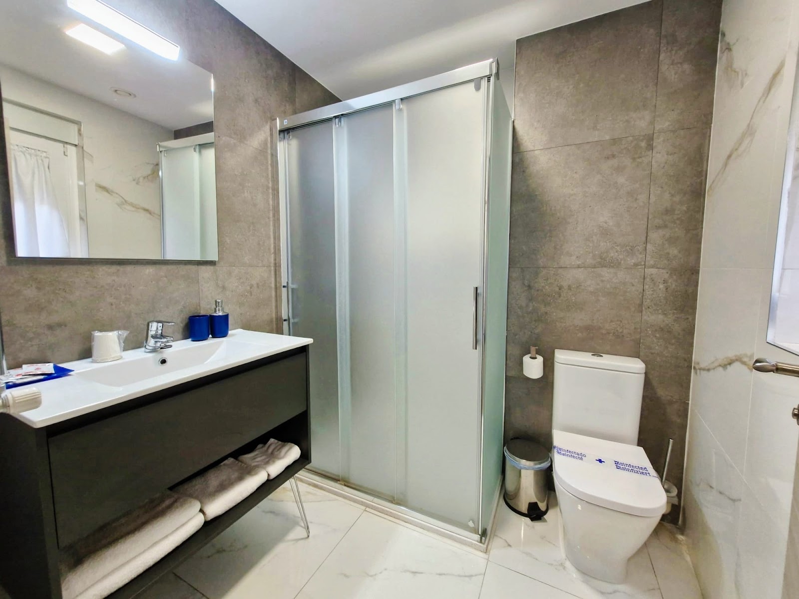 Feeling Home Suites&Rooms photo 3, guesthouse accommodation in León on the Camino Frances