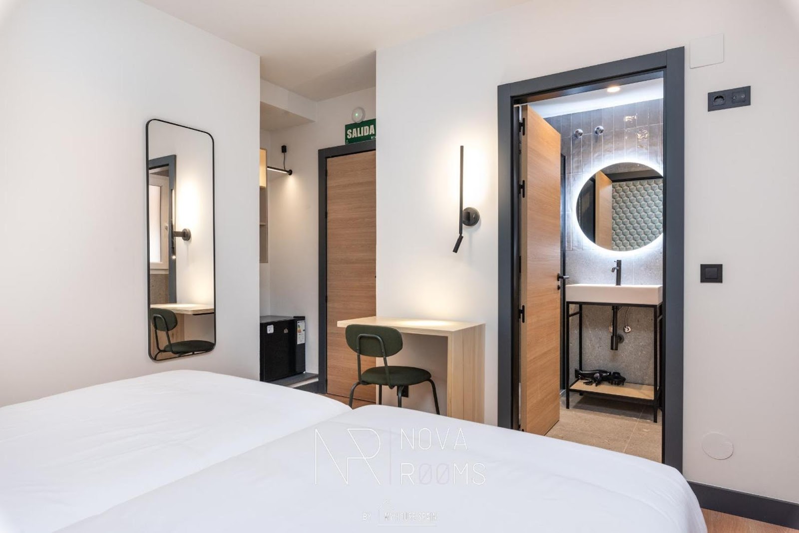Nova Rooms by MyHouseSpain, guesthouse accommodation in Gijón on the Camino del Norte