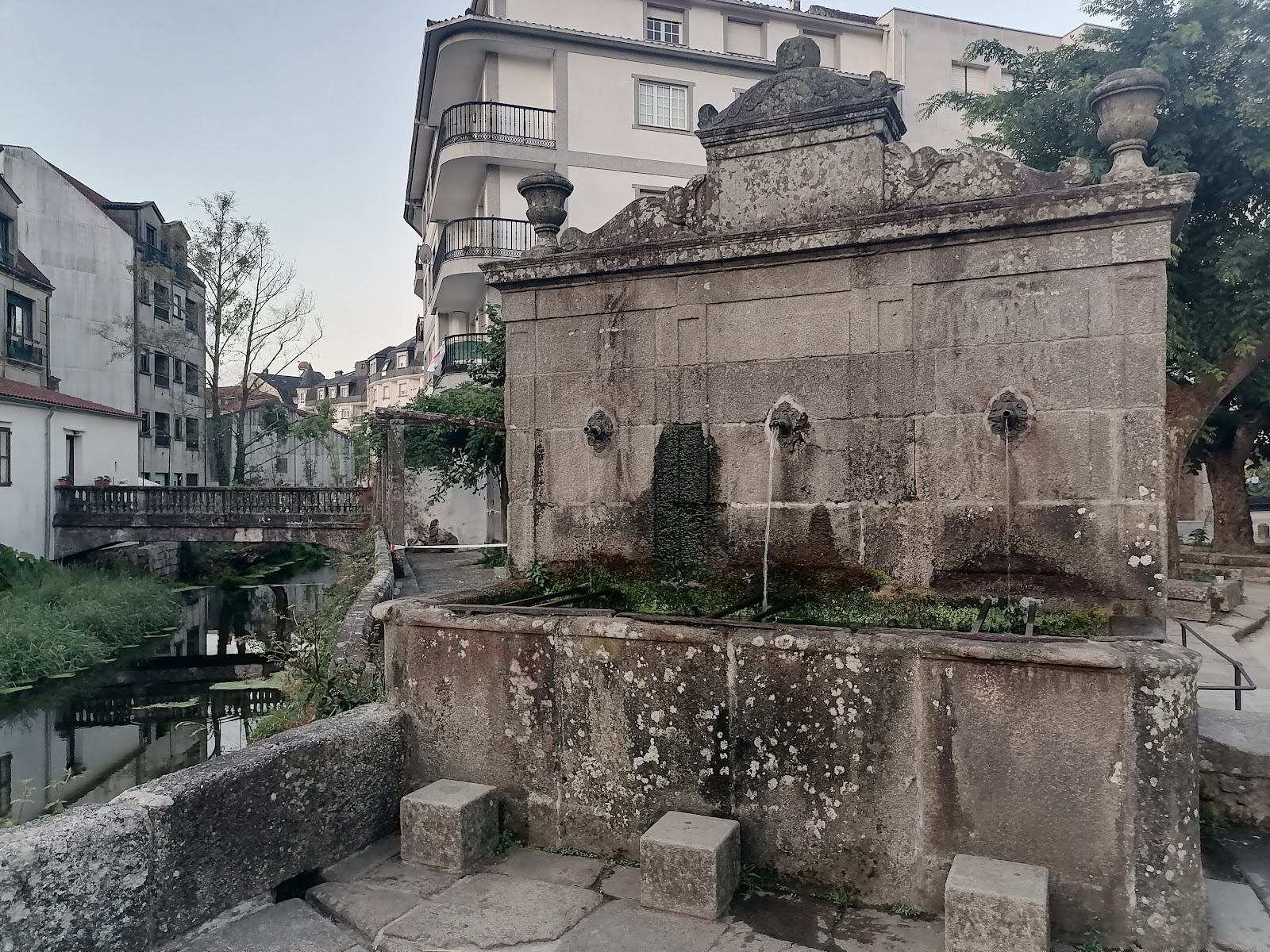 HotelLotus, hotel accommodation in Caldas de Reis on the Camino Portuguese