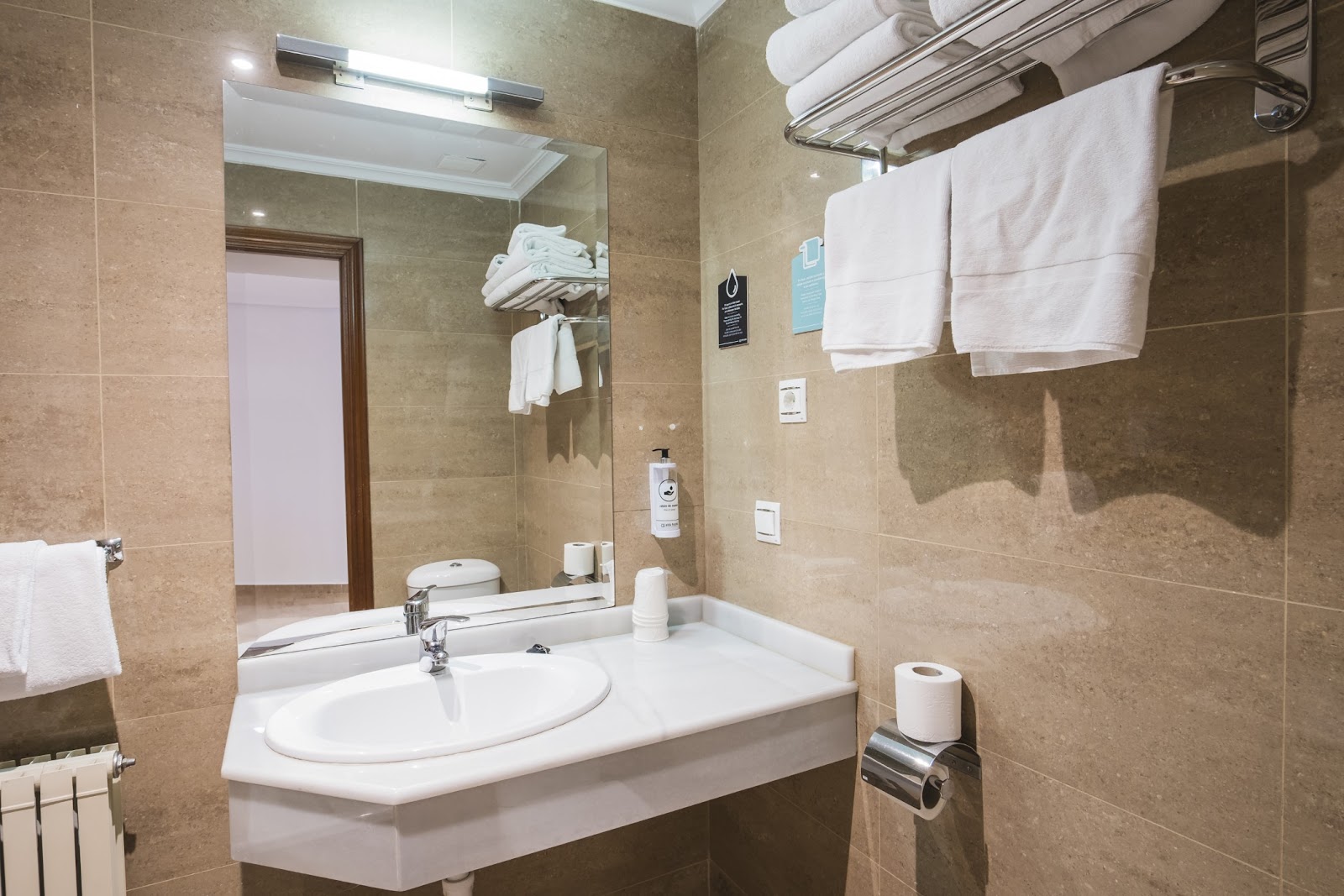 Hotel Puerto Calderon photo 5, hotel accommodation in Oreña on the Camino del Norte