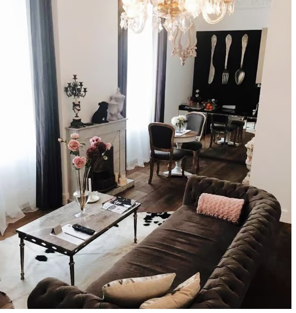Hotel Purple Dog Suites Tourist Apartments photo 5, accommodation listing in León on the Camino Frances