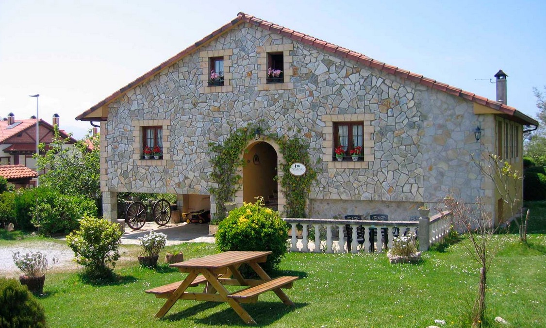 Posada Casa Aurelio, hotel accommodation in Somo on the Camino del Norte