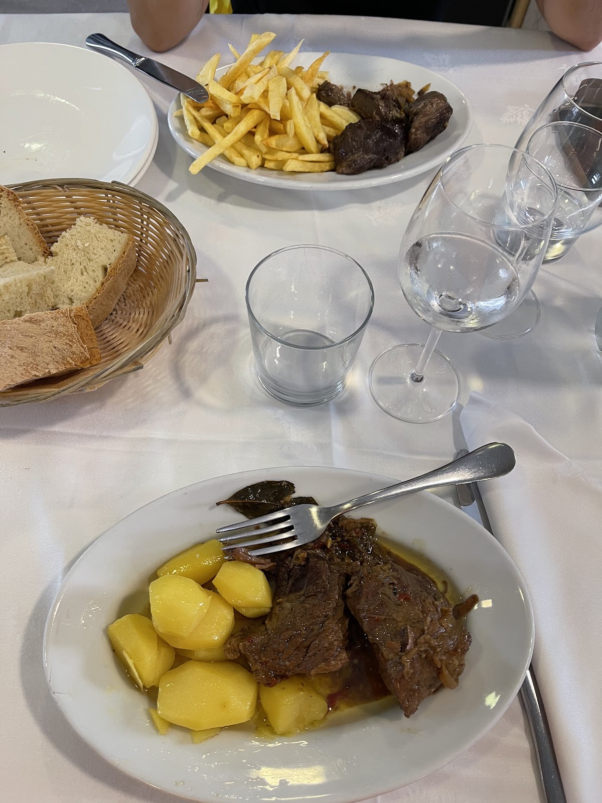 Teodora Restaurant photo 4, albergue accommodation in Arzúa on the Camino Frances
