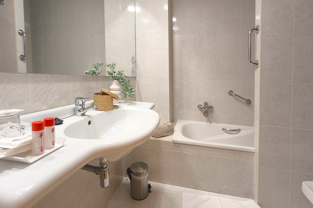 Hotel Condes de Haro - Logroño photo 3, hotel accommodation in Logroño on the Camino Frances
