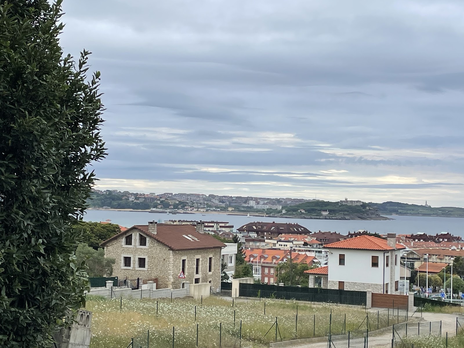 Hotel Alemar, hotel accommodation in Somo on the Camino del Norte