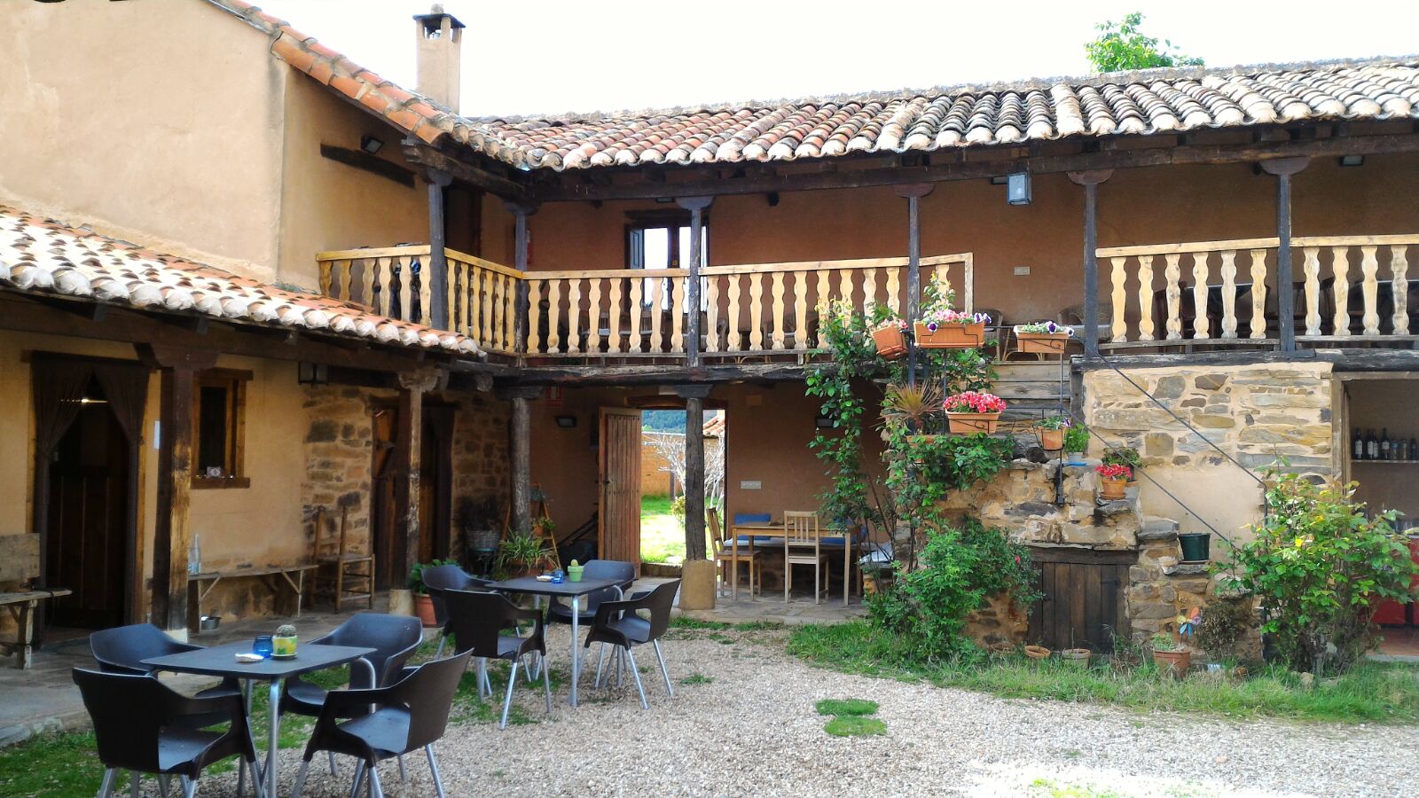 Albergue Casa Rural Las Águedas, hostel accommodation in Murias de Rechivaldo on the Camino Frances