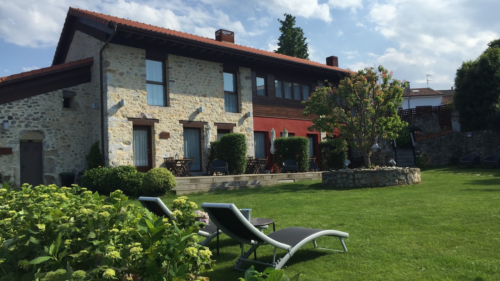 Apartamentos Rurales El Hospital de Villahormes, apartment accommodation in Villahormes on the Camino del Norte