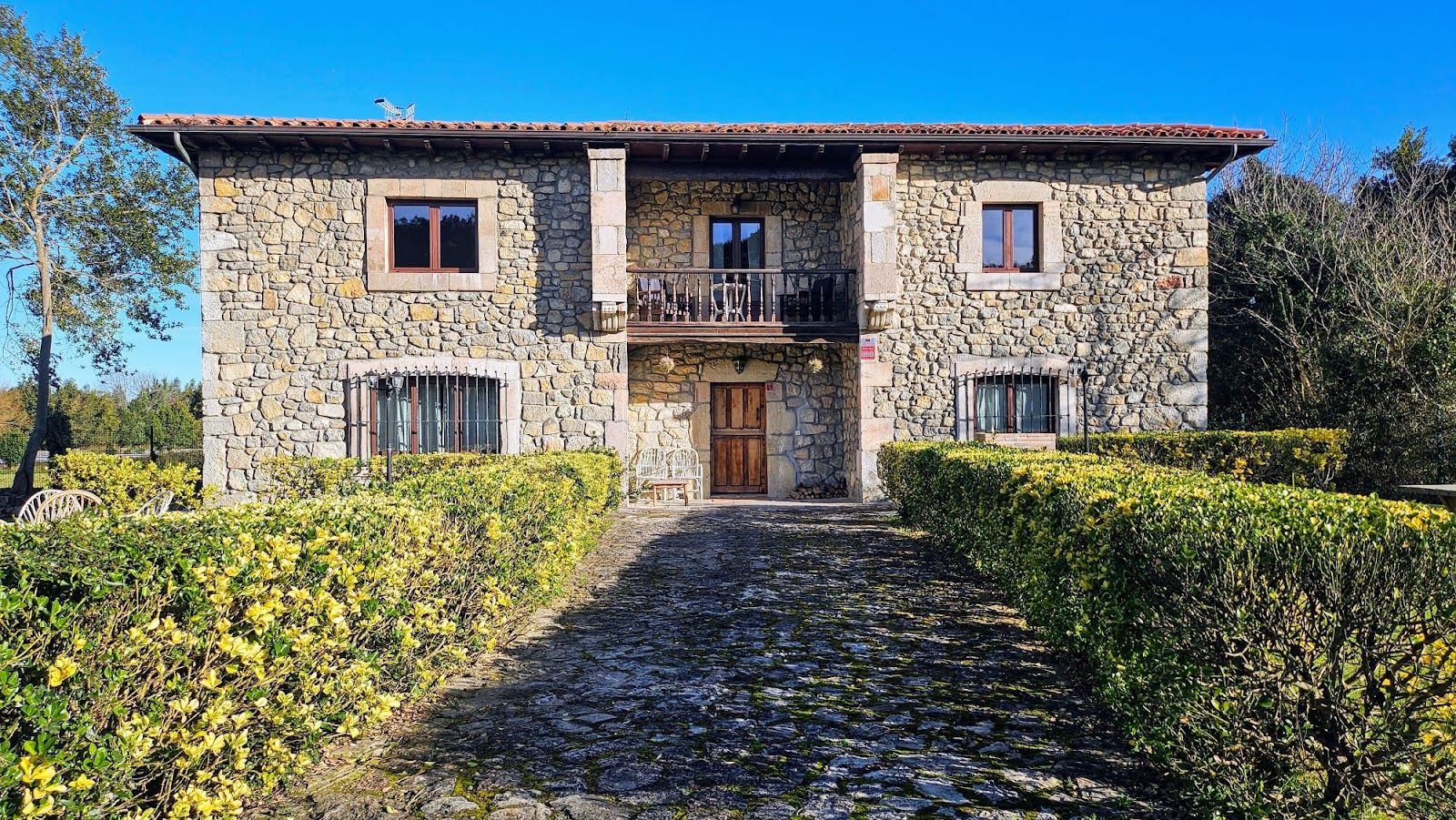 Casa de Aldea la Piniella, guesthouse accommodation in Villahormes on the Camino del Norte