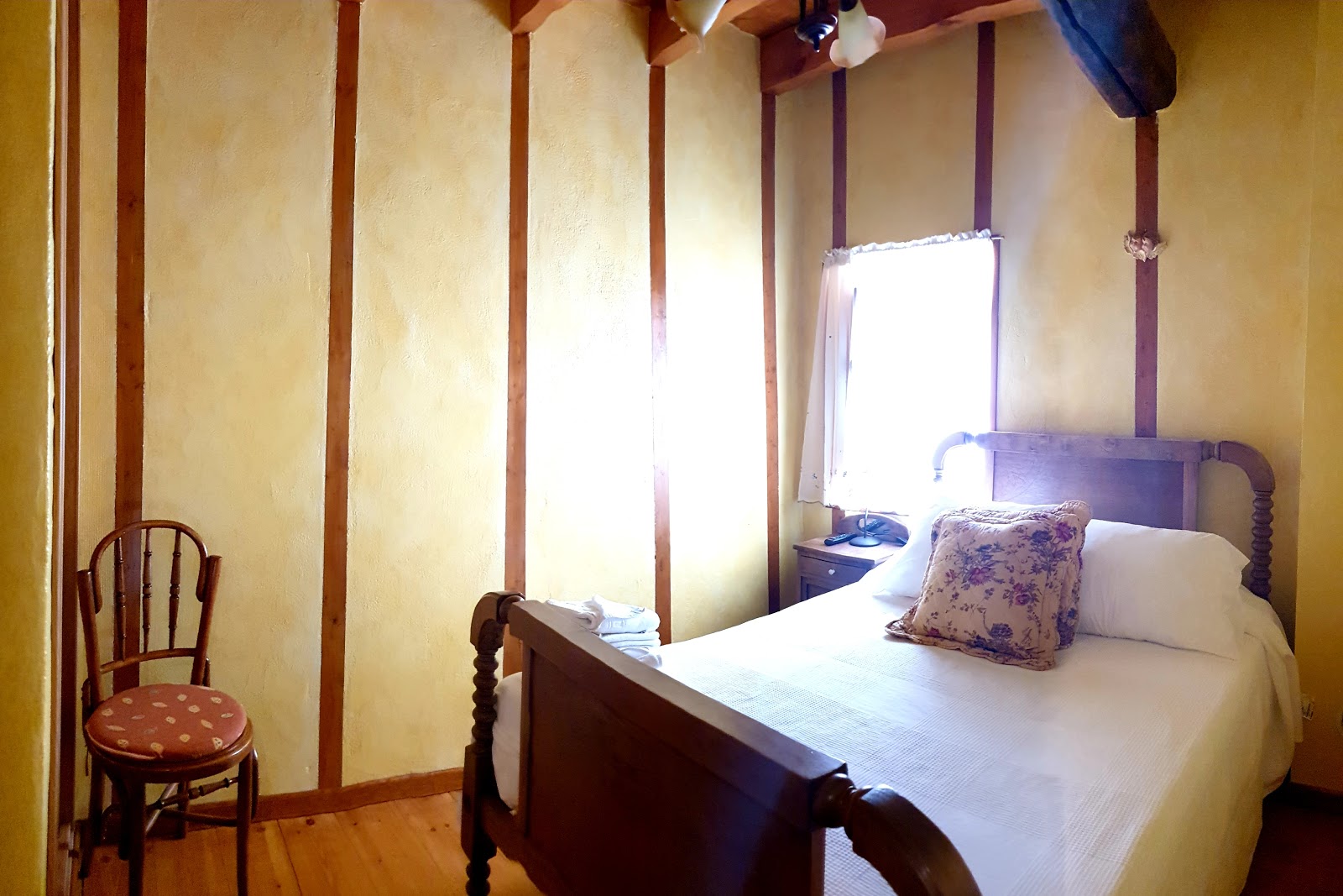 Casina de Terobe photo 3, villa accommodation in Cacabelos on the Camino Frances