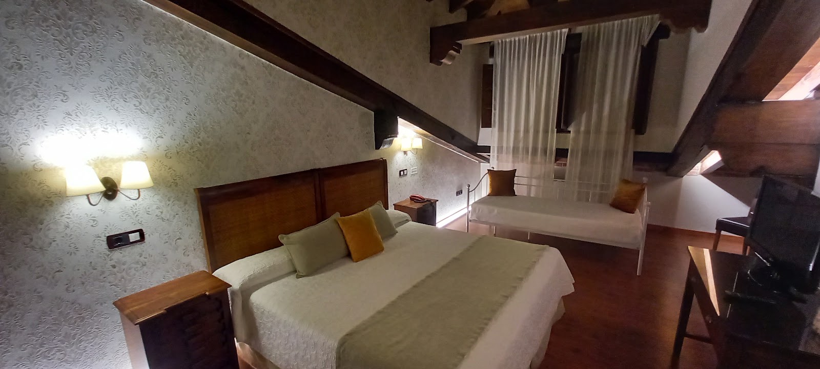 Hotel La Casona de Revolgo photo 10, hotel accommodation in Santillana del Mar on the Camino del Norte