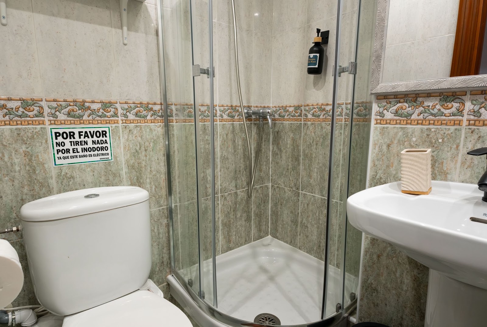 EMAROOMS photo 2, hotel accommodation in Laredo on the Camino del Norte