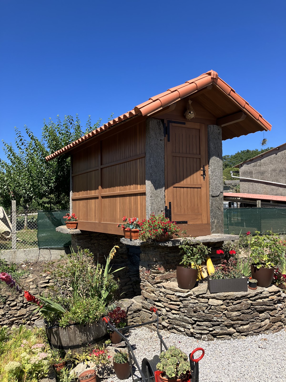 A Casa do Hórreo photo 8, accommodation listing in A Calle de Ferreiros on the Camino Frances