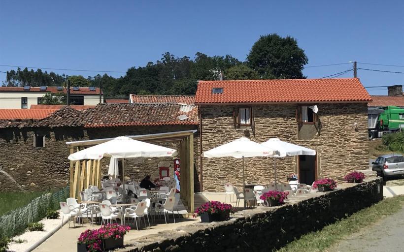 Pensión Bar Kilómetro 15, guesthouse accommodation in Amenal on the Camino Frances