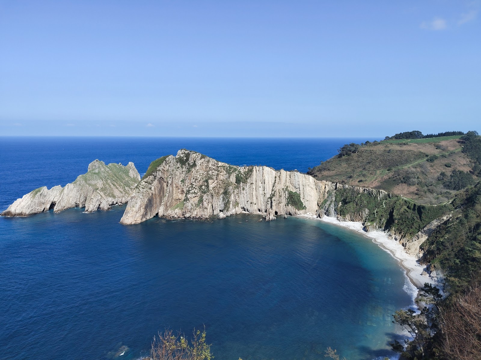 Alojamientos y Albergue playa del Silencio photo 3, albergue accommodation in Novellana on the Camino del Norte