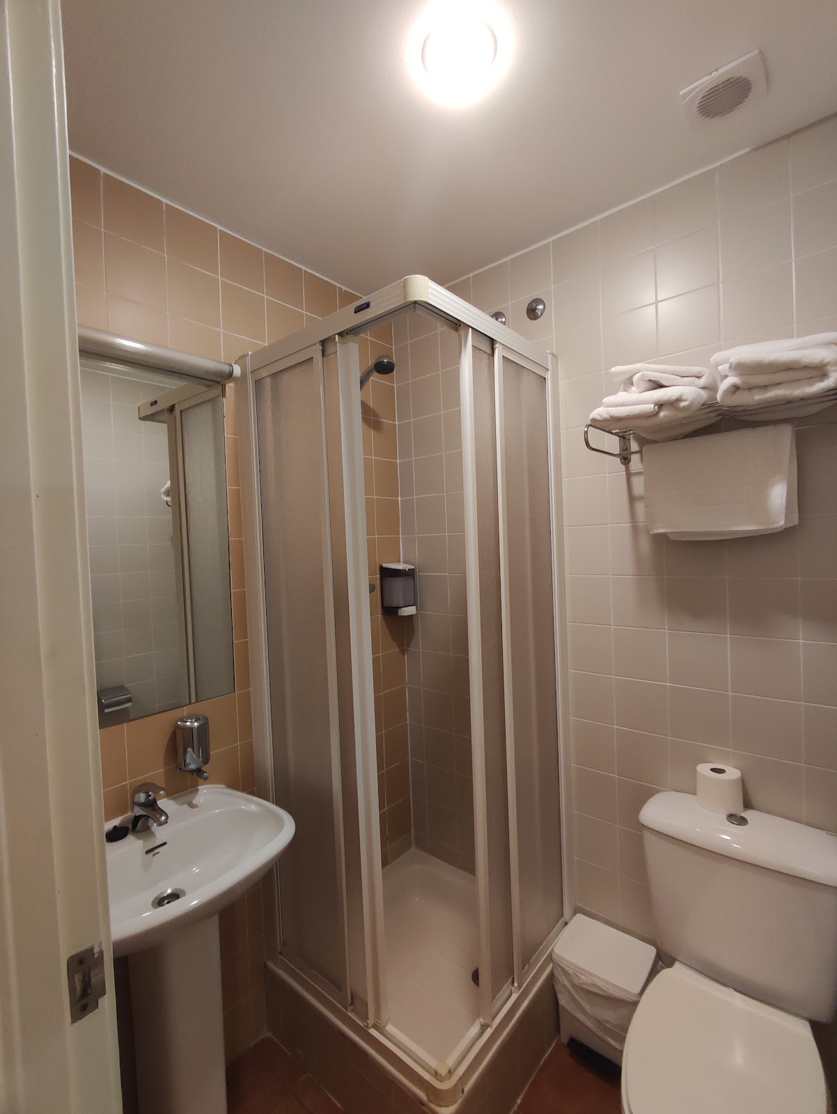 Hotel Jacobeo photo 8, hotel accommodation in Burgos on the Camino Frances