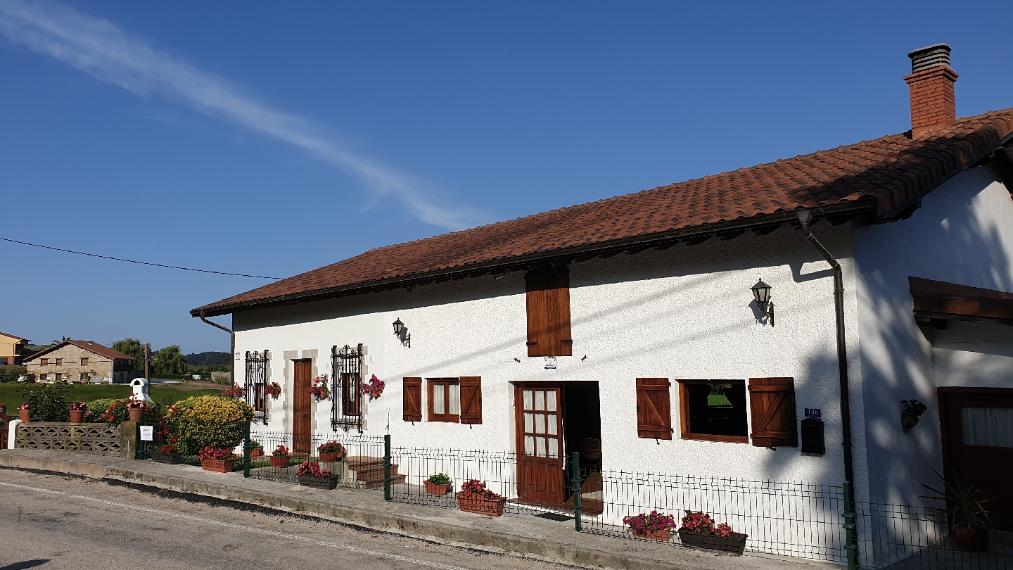 Casa Blanca Güemes, villa accommodation in Güemes on the Camino del Norte