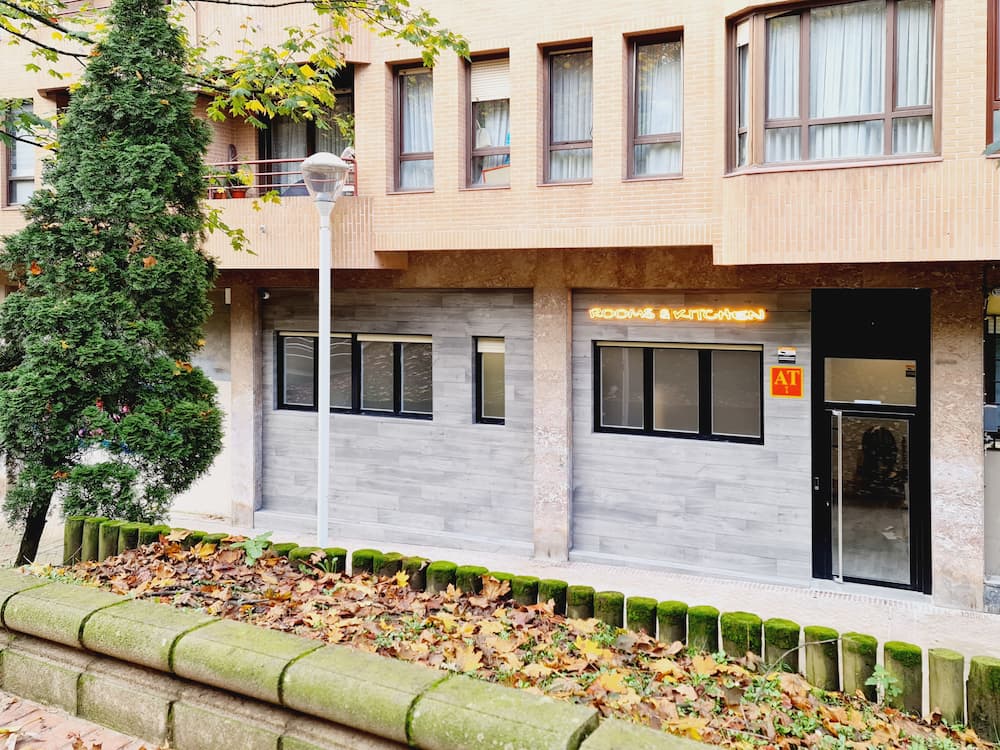 Bilbao Rooms & Kitchen Irala, guesthouse accommodation in Bilbao on the Camino del Norte