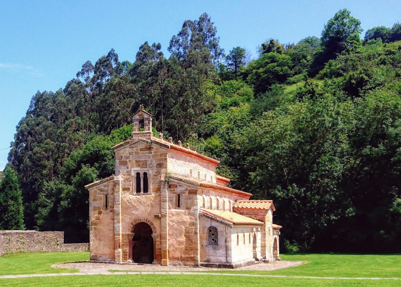 Hotel El Conventin, hotel accommodation in Villaviciosa on the Camino del Norte