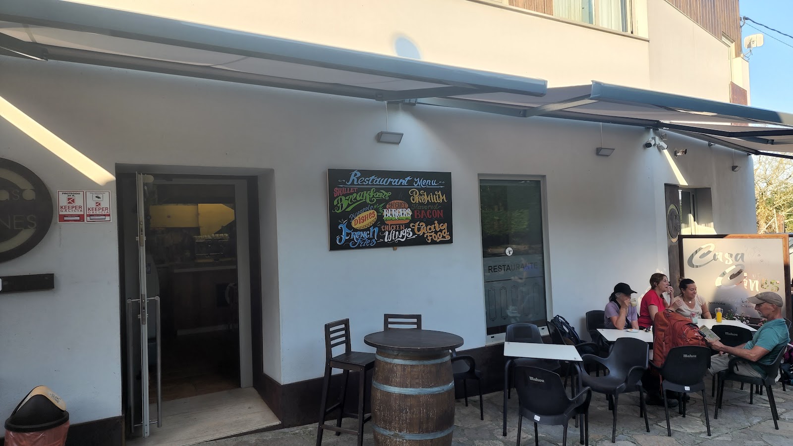 Casa Cines Restaurante, guesthouse accommodation in Calvor on the Camino Frances
