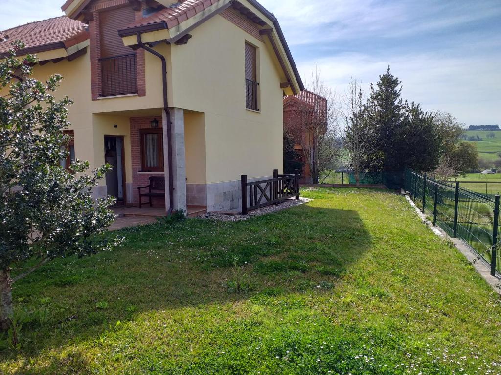 Chalet Playa del Sable, villa accommodation in Capilla del Barrio Pereo on the Camino del Norte