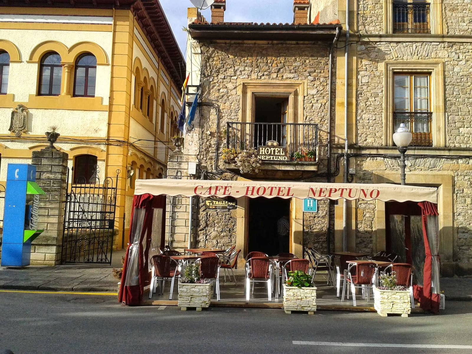 Cafe Hotel Neptuno, hotel accommodation in Villaviciosa on the Camino del Norte