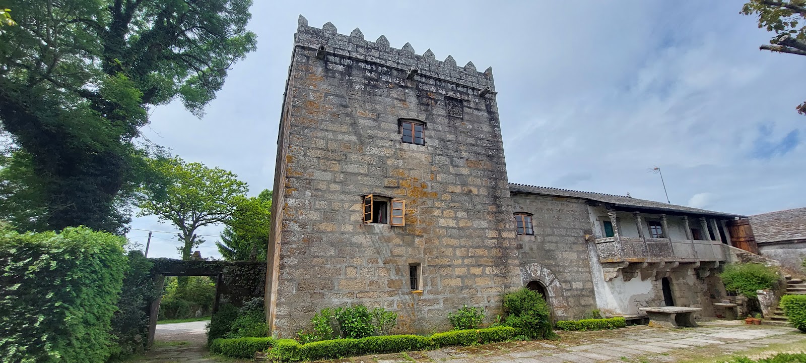 Taberna O Abrigo, albergue accommodation in O Abrigo on the Camino del Norte
