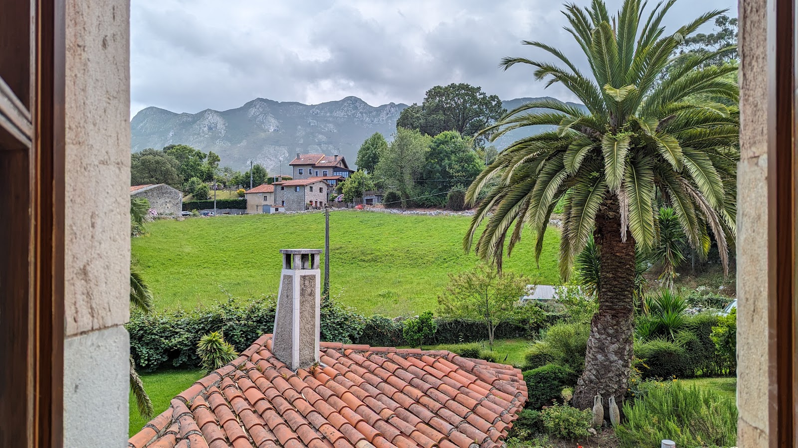 Jogueru, guesthouse accommodation in Cuerres on the Camino del Norte