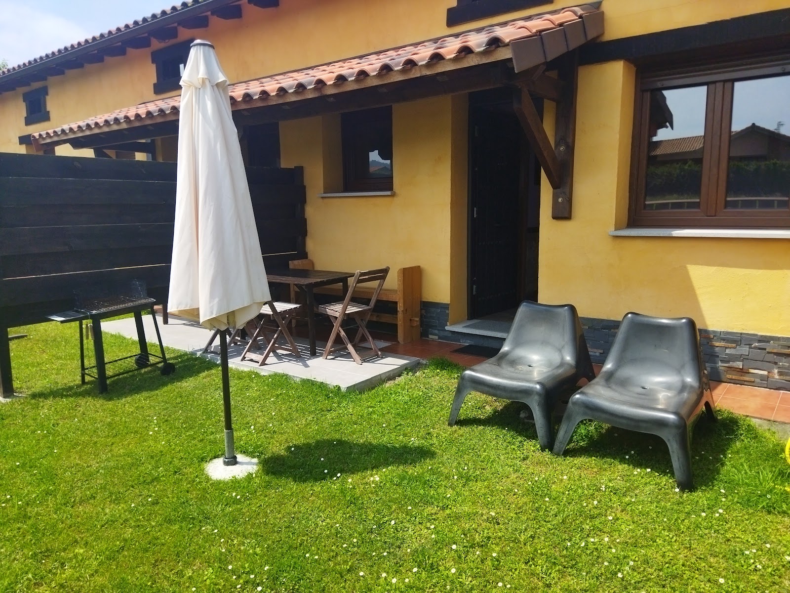 APARTAMENTOS ASTURALDEA, apartment accommodation in Muros de Nalón, on the Camino del Norte