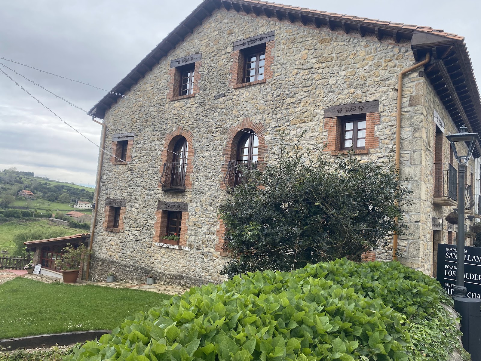 Posada Los Calderones, hotel accommodation in Santillana del Mar on the Camino del Norte
