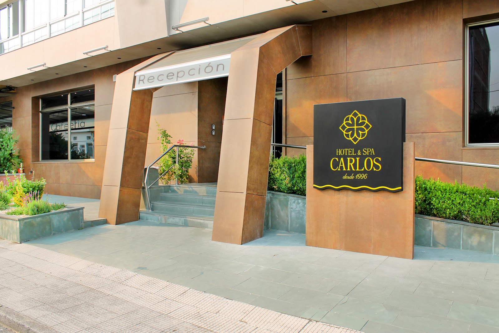 Hotel Restaurante Carlos 96, hotel accommodation in Melide on the Camino Frances