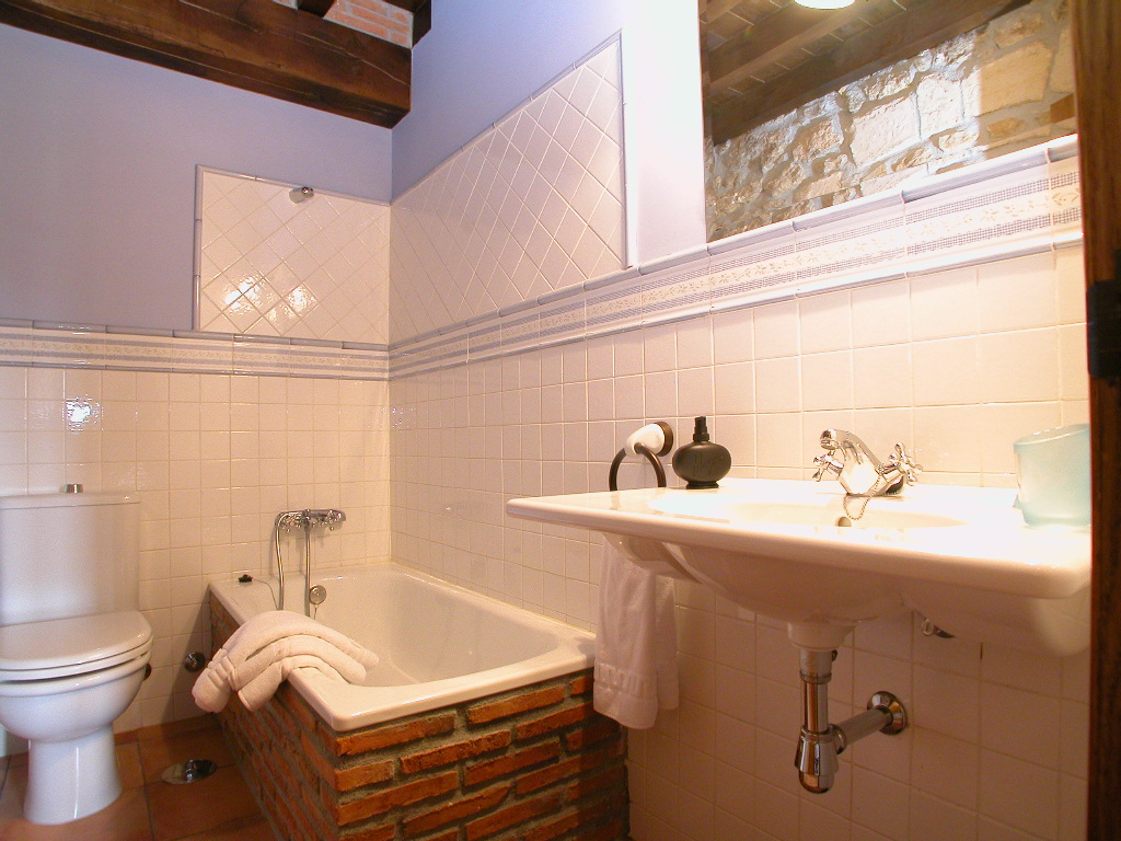De Peredo Y Villa photo 3, villa accommodation in Capilla del Barrio Pereo on the Camino del Norte