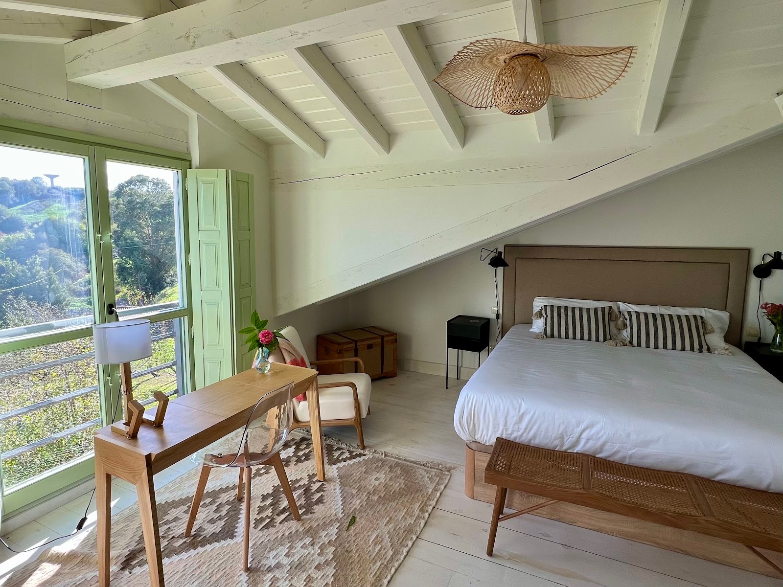 La Casa Blanca de El Tejo, guesthouse accommodation in Casa Albertino on the Camino del Norte