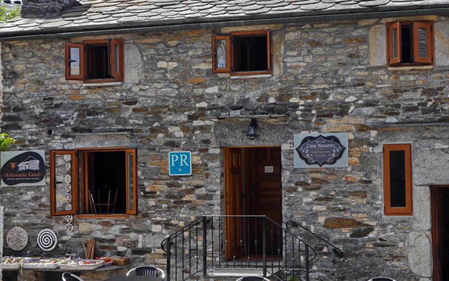 Casa Navarro, guesthouse accommodation in O Cebreiro on the Camino Frances