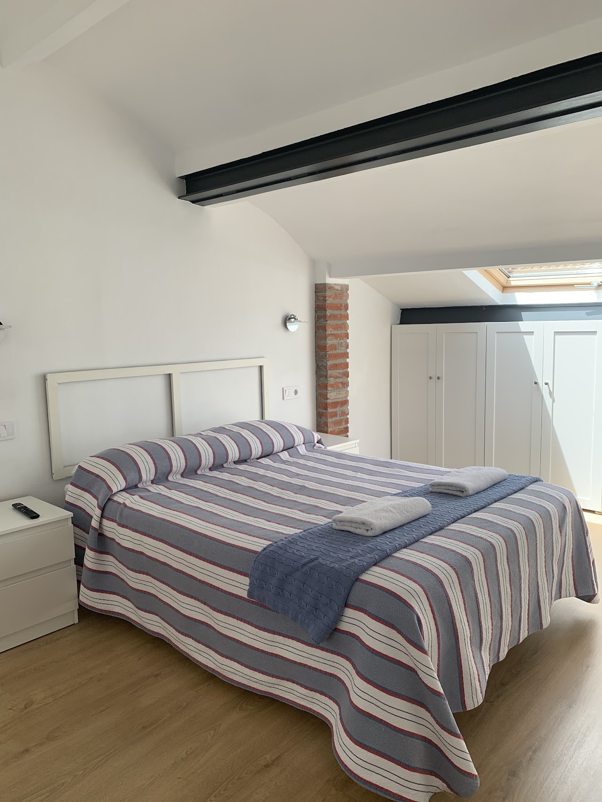 Apartamentos Coro, hotel accommodation in Villaviciosa on the Camino del Norte