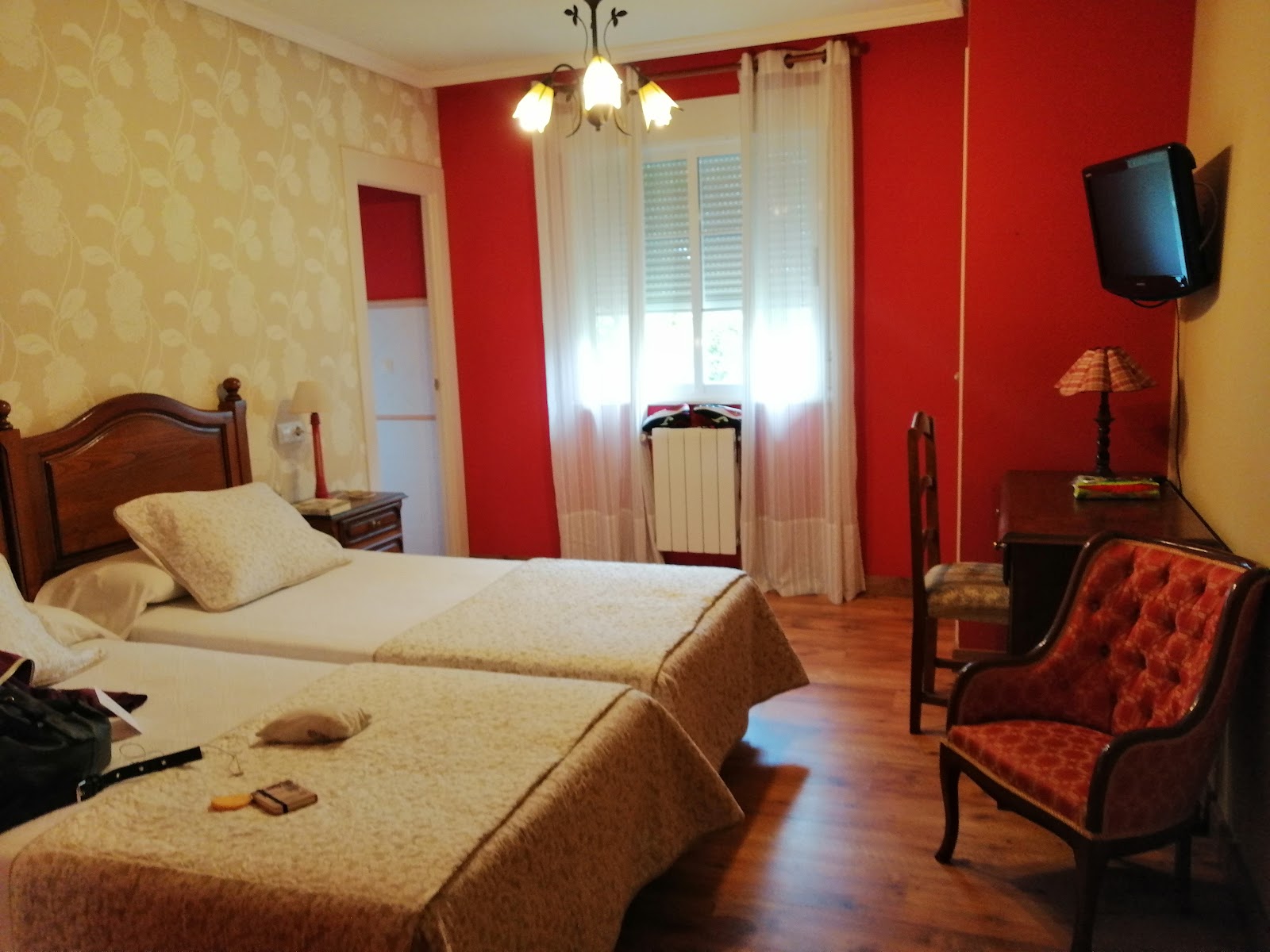 Casa Manoli photo 2, hotel accommodation in Almuña on the Camino del Norte