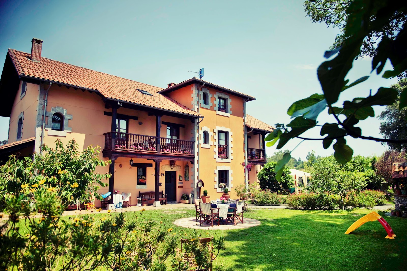 Fuente de las Anjanas, hotel accommodation in Serdio on the Camino del Norte